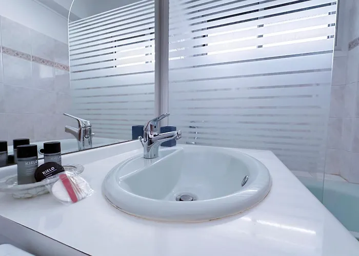 Apartman Poincare 4 - Lumineux, Renove, Et Calme A Juan Les Pins *