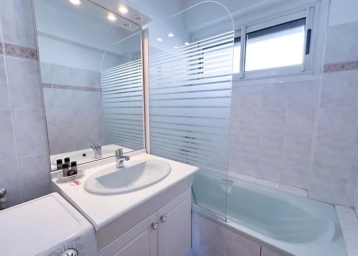 Poincare 4 - Lumineux, Renove, Et Calme A Juan Les Pins Apartman