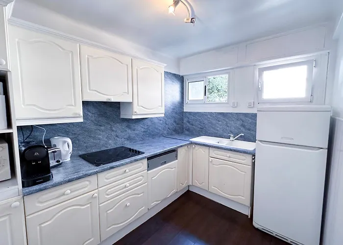 Poincare 4 - Lumineux, Renove, Et Calme A Juan Les Pins Apartman *